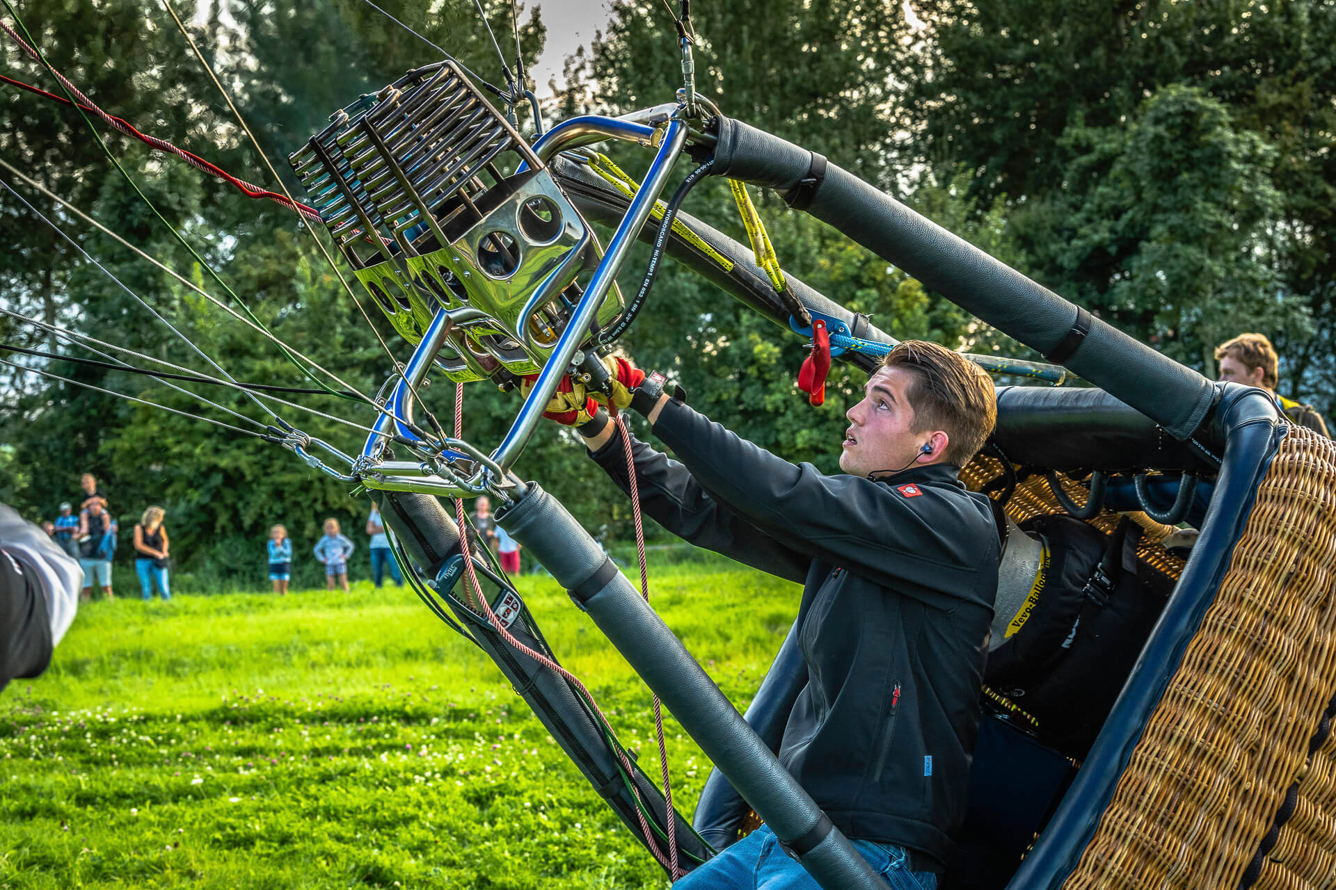 Eretitel! Die is voor Wouter, de jongste ballonpiloot van Nederland